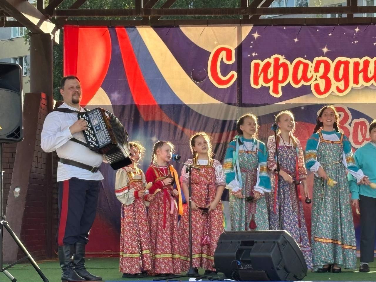 03-Площадь Согласия, пгт Волжский.jpg