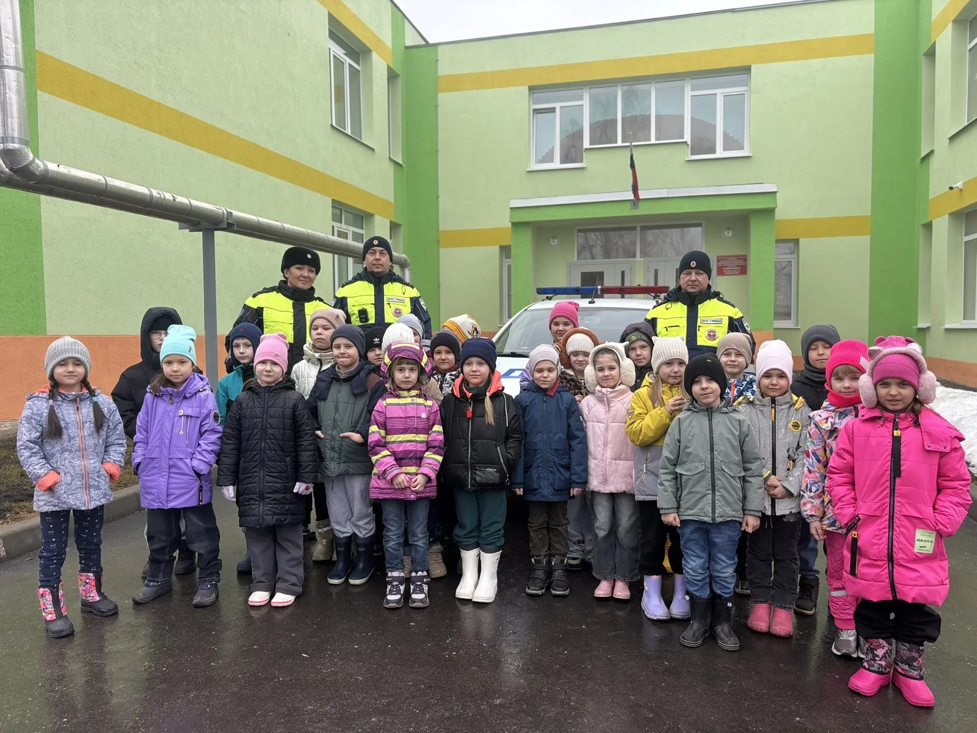 изучение правил безопасного поведения на дороге.