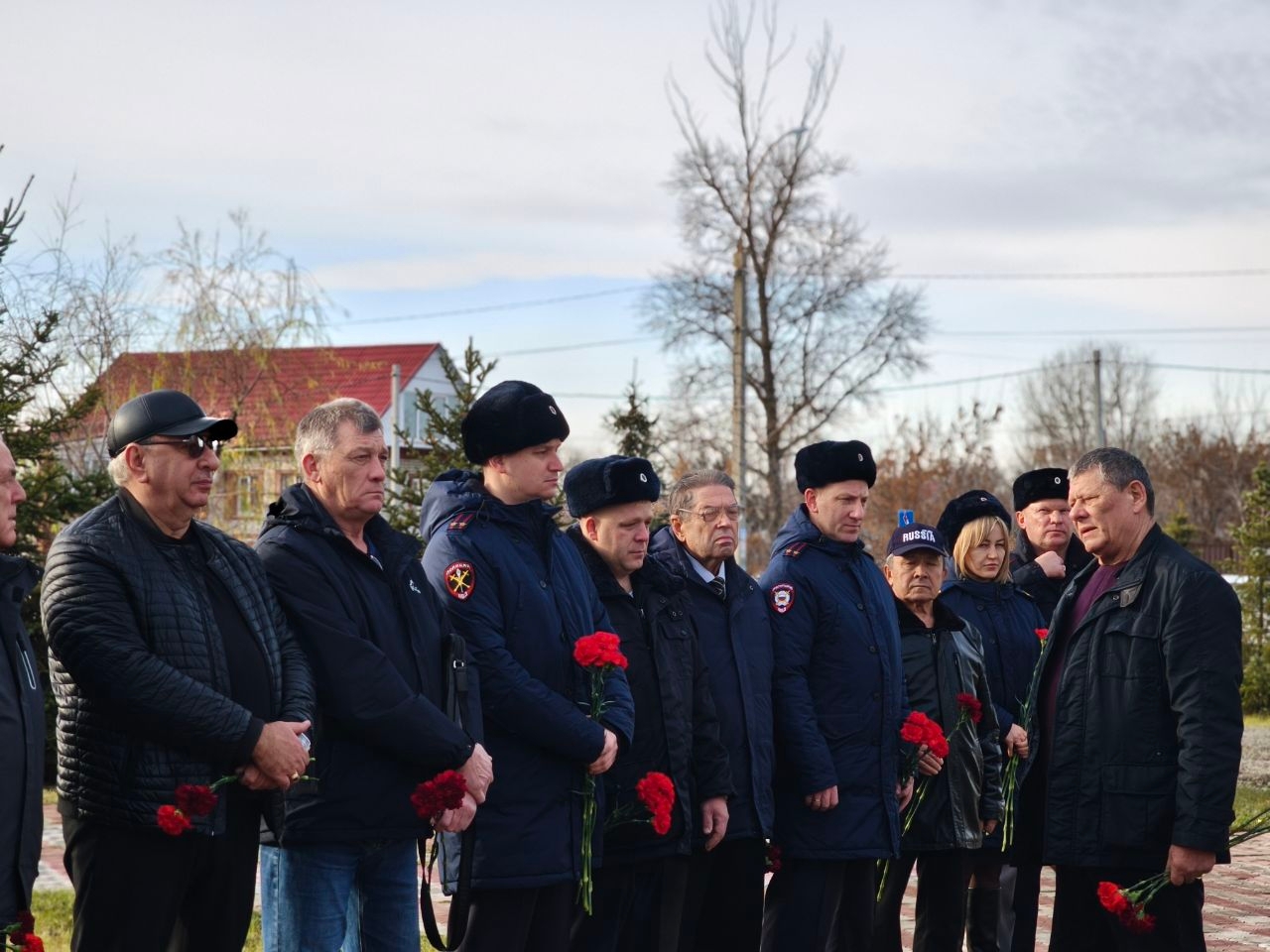 В Красноярском районе почтили память сотрудников органов внутренних дел, погибших при исполнении служебных обязанностей.