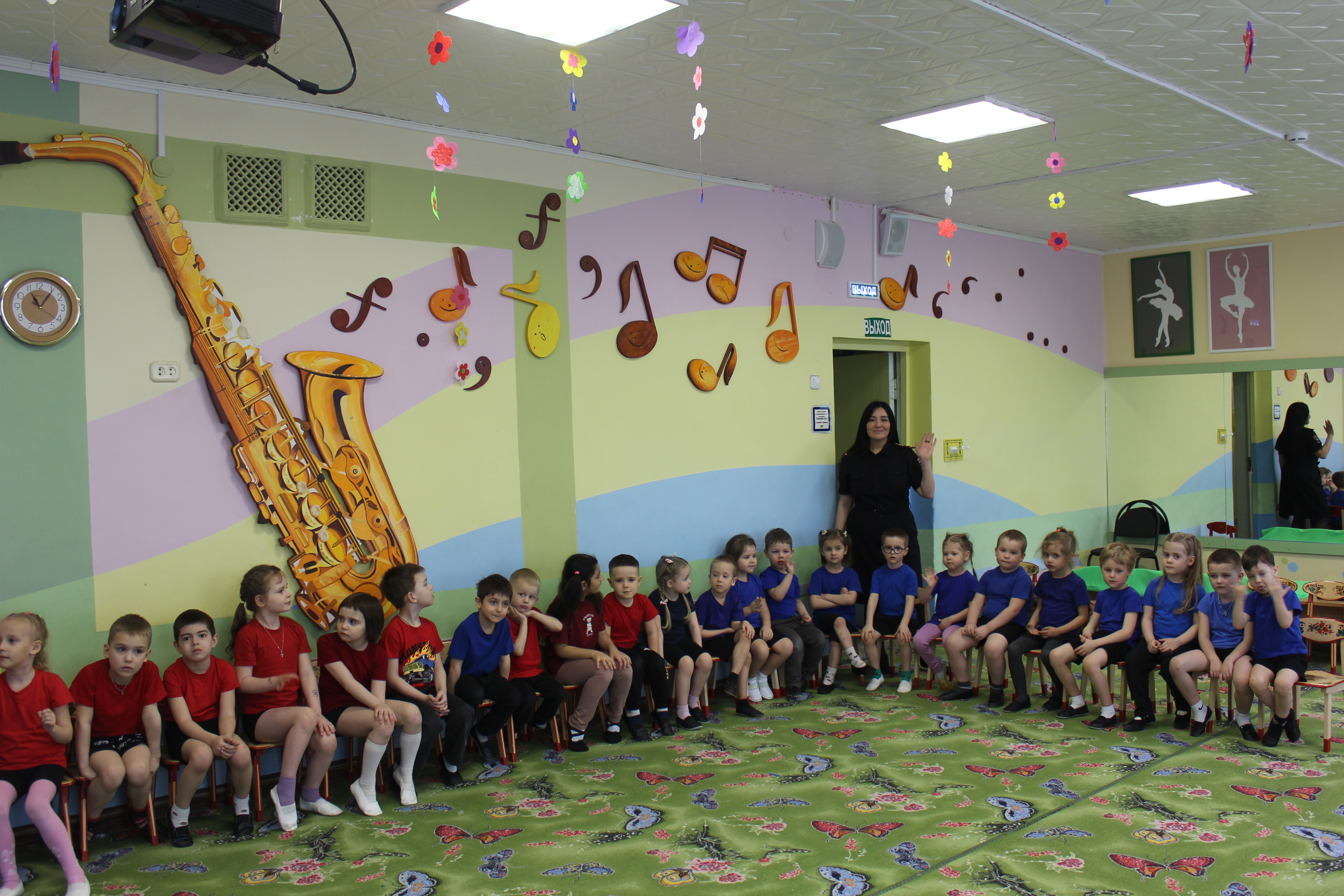 Профилактическая беседа о безопасности на дорогах прошла в детском саду «Теремок» с. Красный Яр.