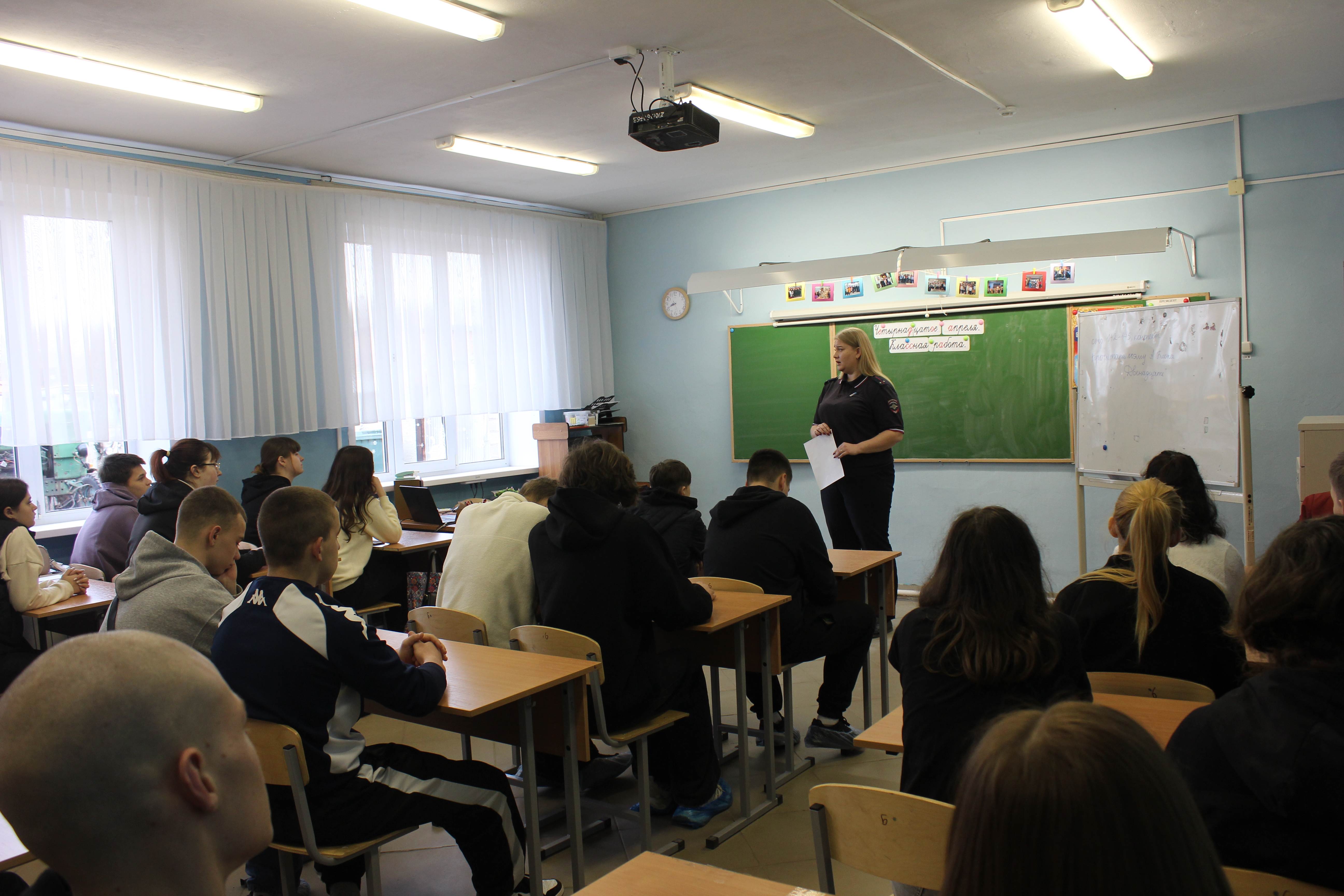 Сотрудники О МВД России по Красноярскому району в рамках акции «Чистое поколение» посетили «Красноярский государственный техникум».