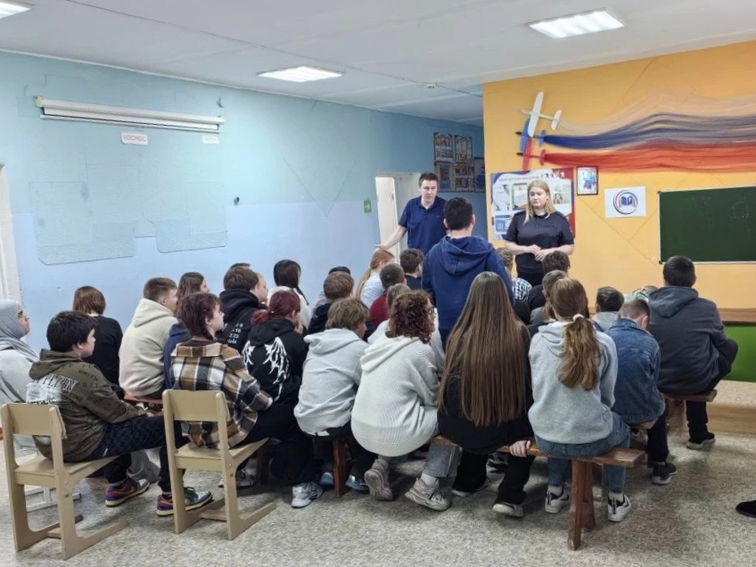 Сотрудники О МВД России по Красноярскому району посетили ГБОУ ООШ села Колодинка.