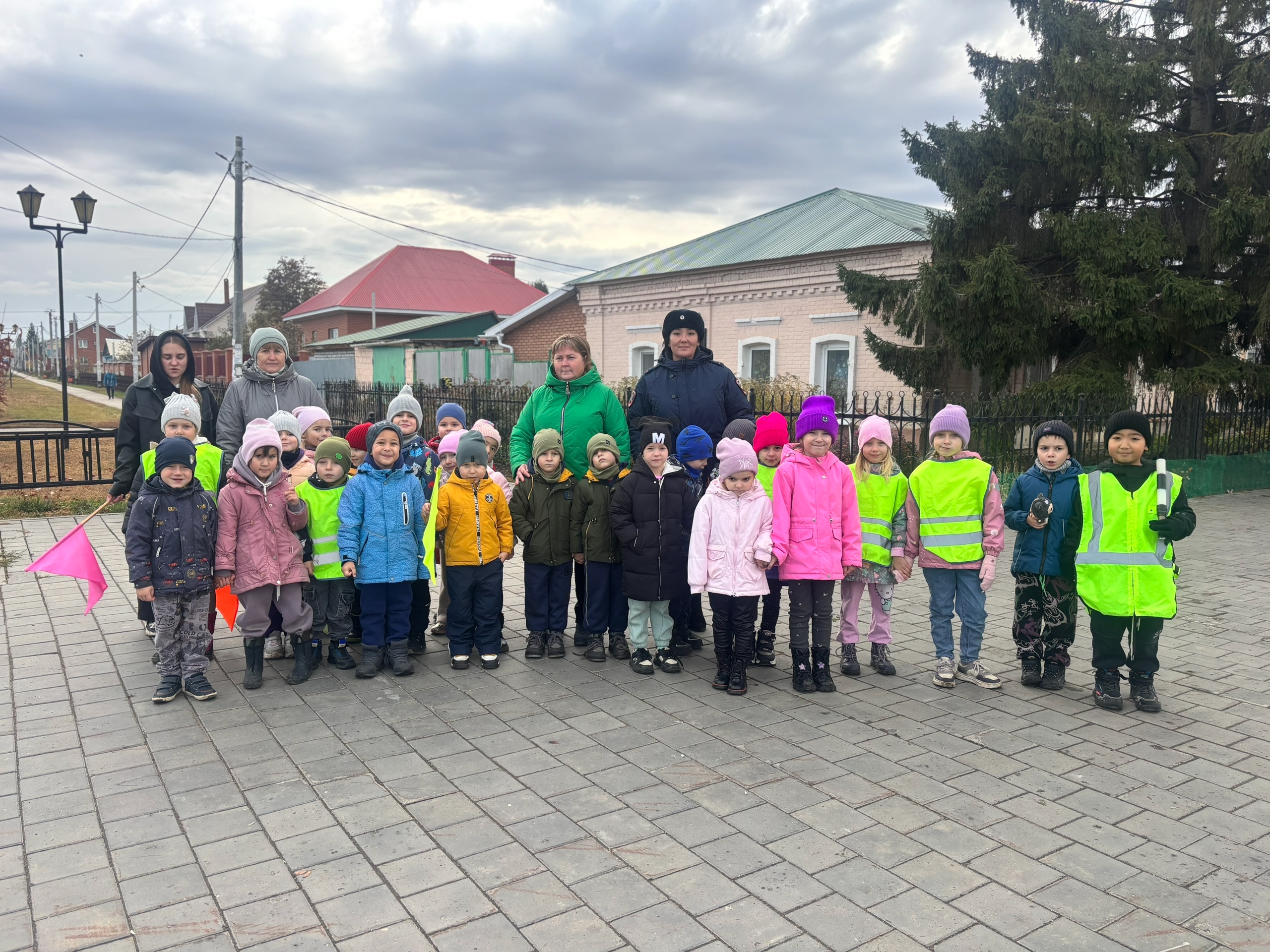 Пешеход на переход! Водителю внимание!