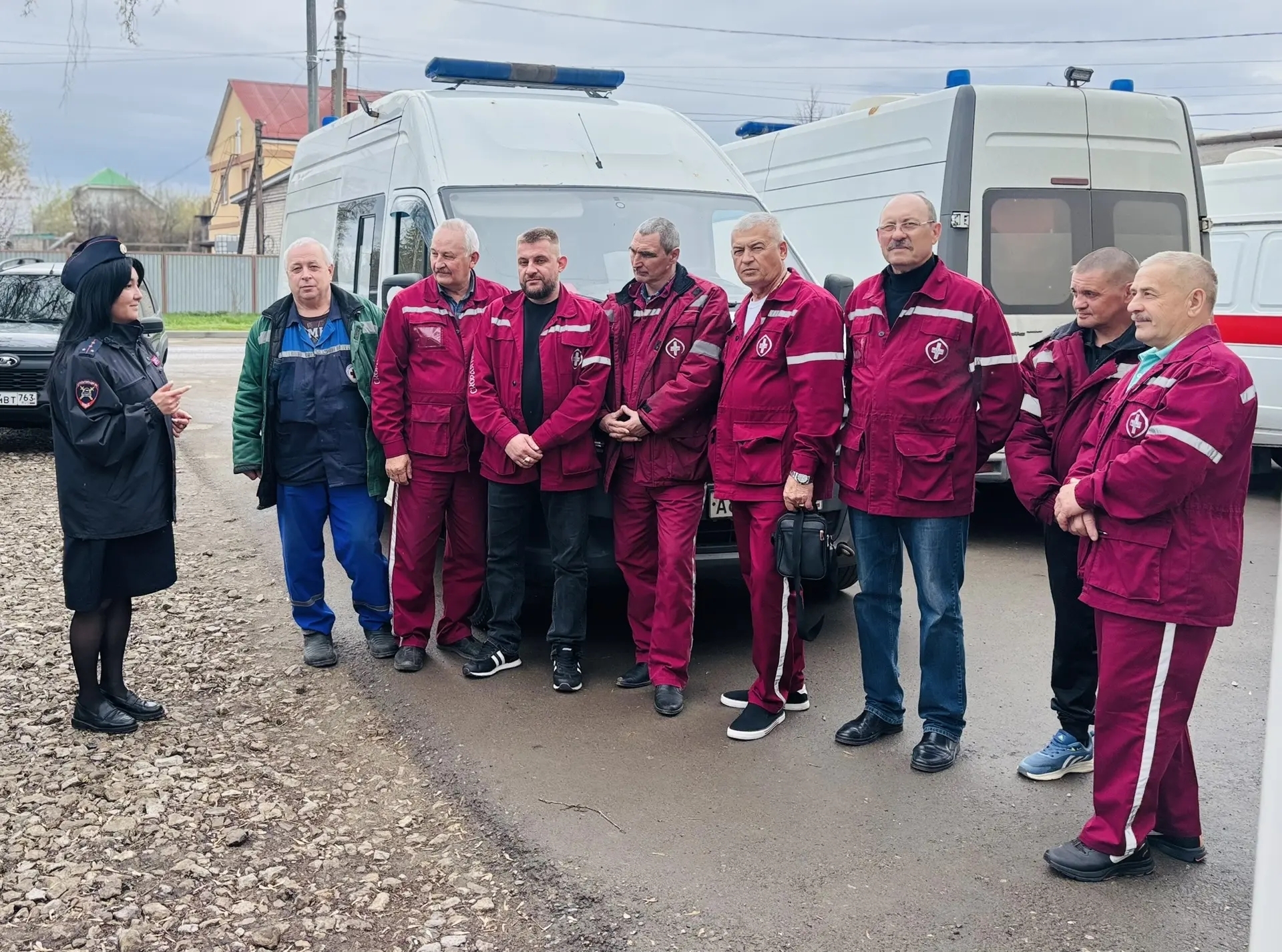 С целью профилактики ДТП с участием машин скорой медицинской помощи сотрудники Госавтоинспекции Красноярского района провели рабочую встречу с сотрудниками и водительским составом станции скорой помощи.