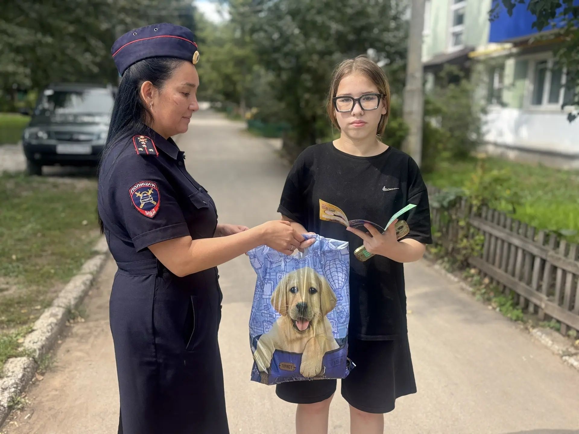 В Самарской области полицейские и общественники принимают участие во Всероссийской благотворительной акции «Помоги пойти учится».