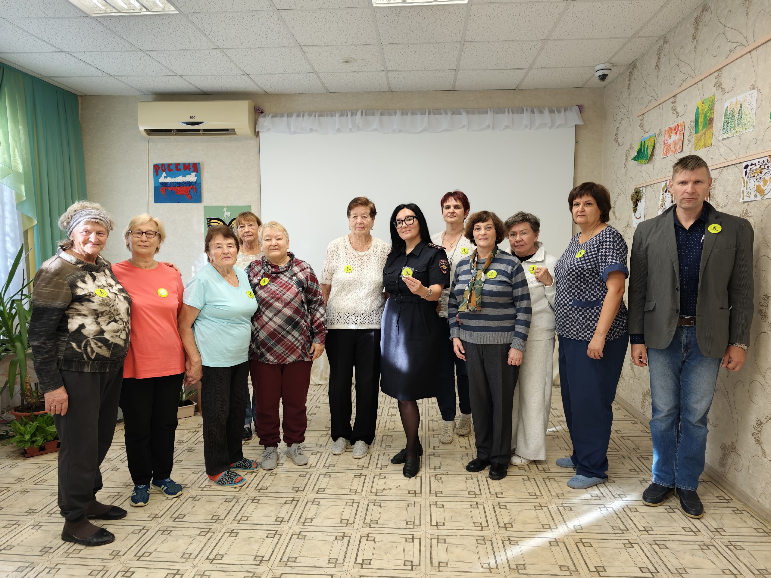 Полицейские Самарской области провели беседы с пожилыми людьми, направленные на профилактику мошенничества