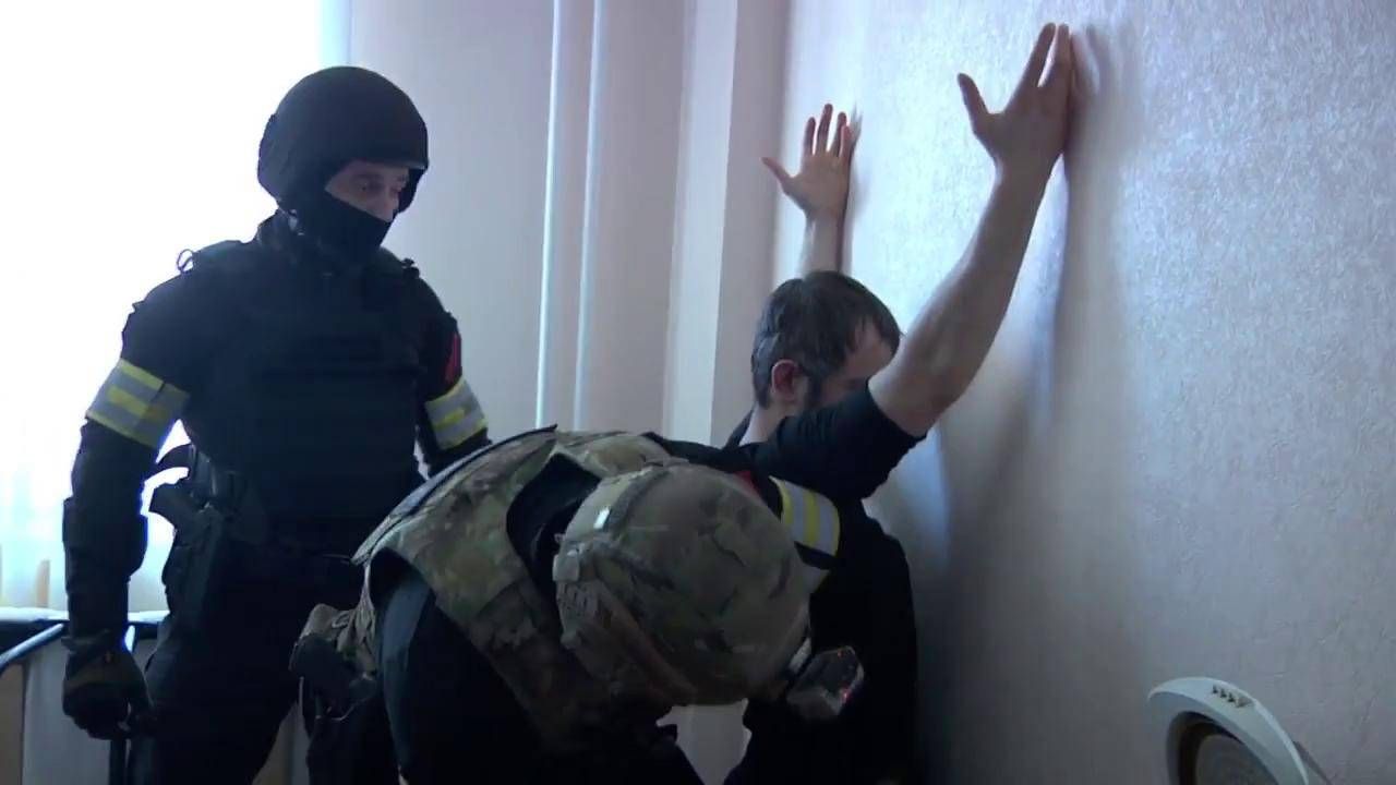 захватили