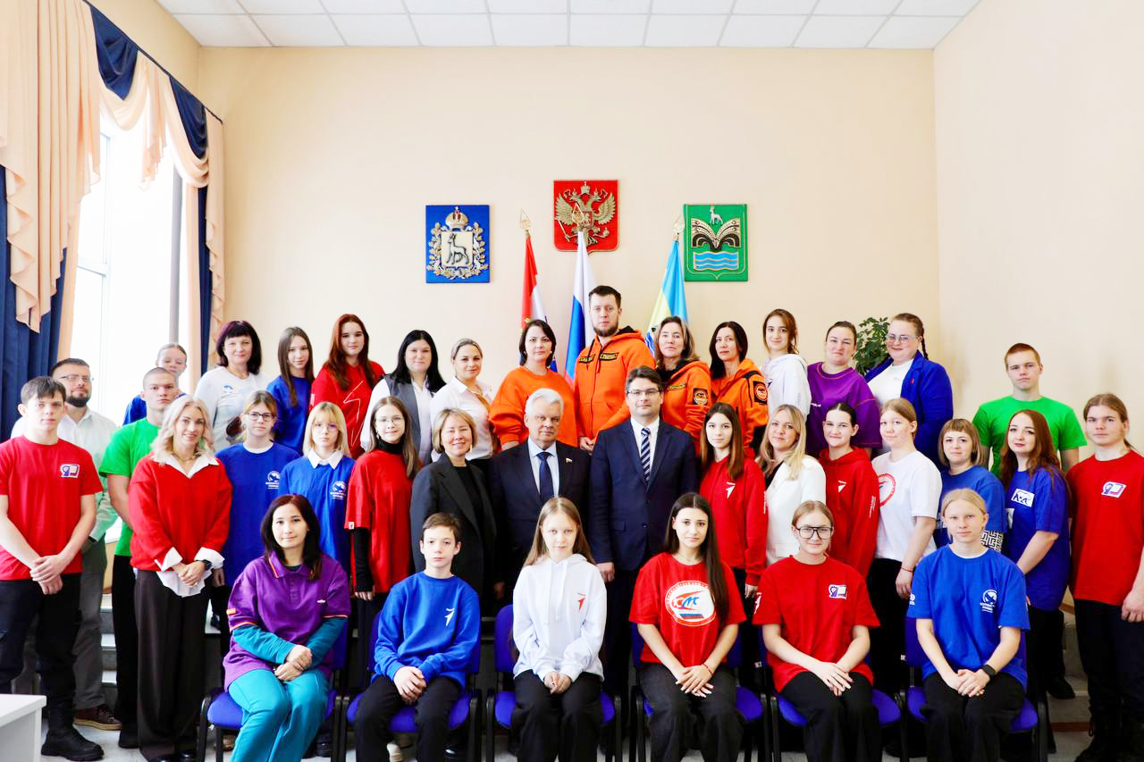 01-Встреча с волонтерами красноясркого района.jpg