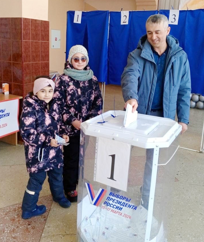 01-Семья Дзалаевых.jpg