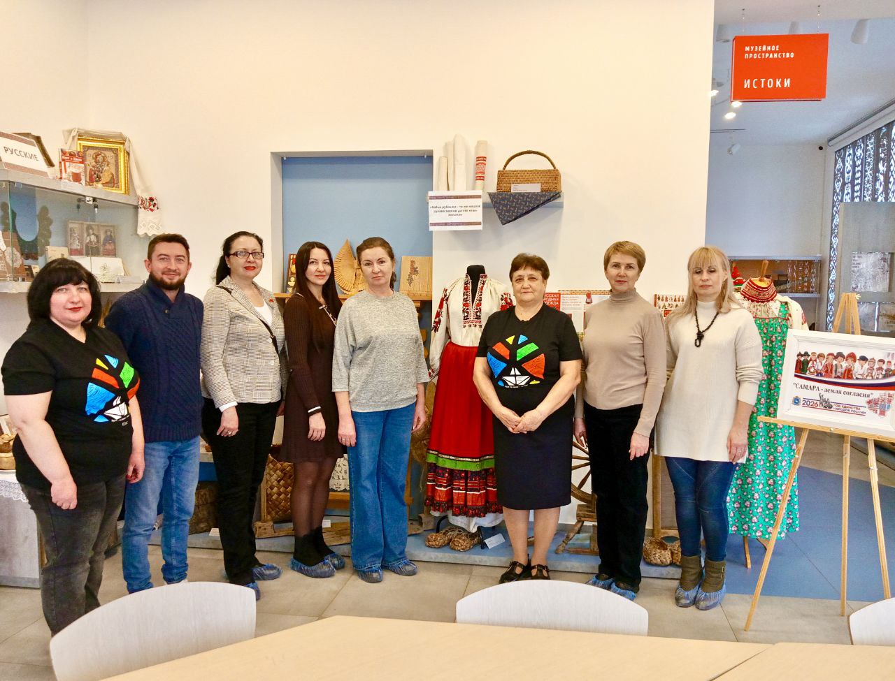 11_Выставка в Библиотеке Народов Поволжья1.jpg