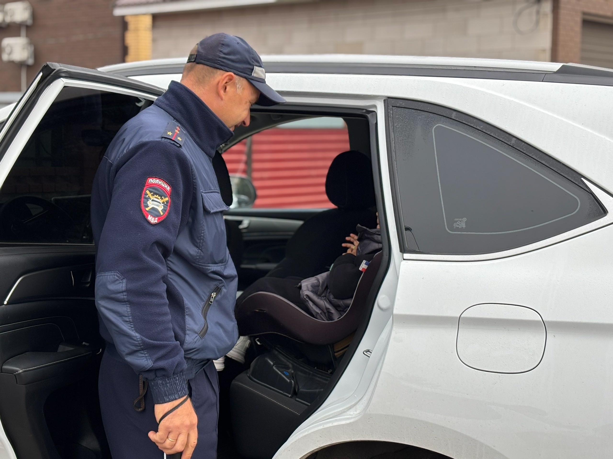 Сотрудники Госавтоинспекции Красноярского района проверили детские автокресла.