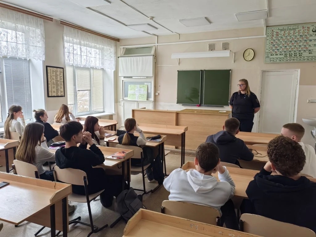 Сотрудники О МВД России по Красноярскому району в рамках акции «Чистое поколение» посетили ГБОУ СОШ Новый Буян. 